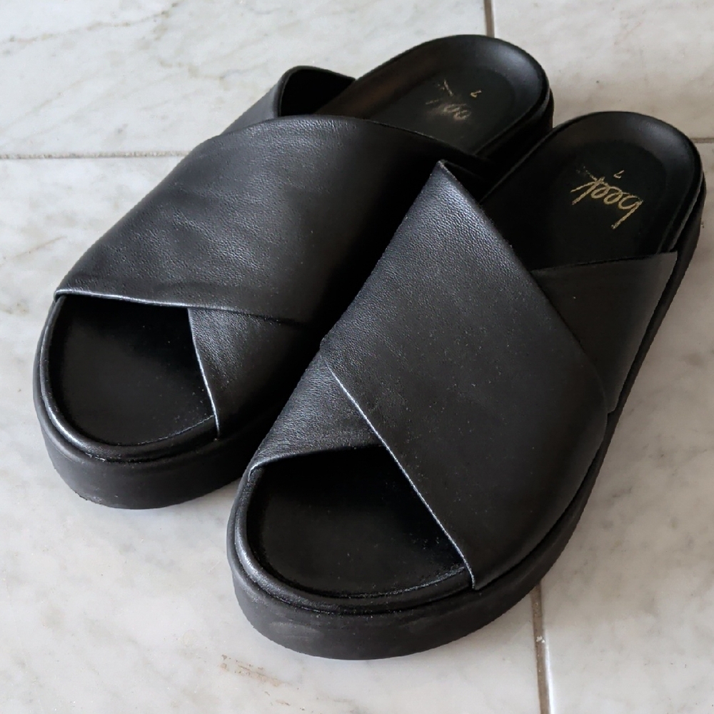 Beek Black Leather Sandals